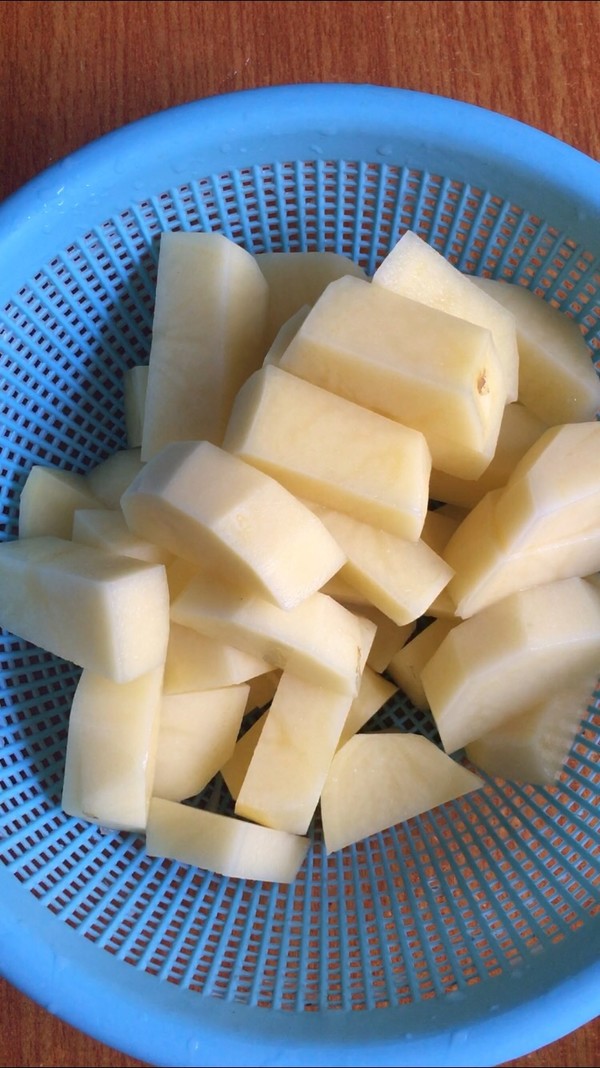 煎土豆的做法-香辣味煎菜譜-易網<a href=http://www.jsjjzhkt.cn/ target=_blank class=infotextkey>健康養生</a>網 煎土豆的做法-香辣味煎菜譜