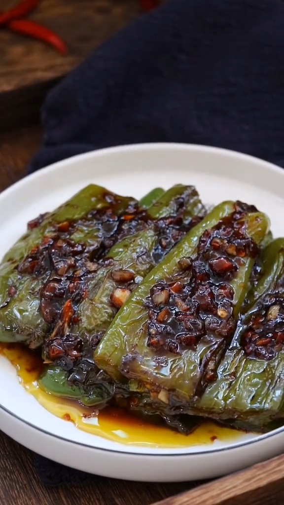 虎皮青椒的做法-家常味炒菜譜-易網健康養生網 虎皮青椒的做法-家常味炒菜譜