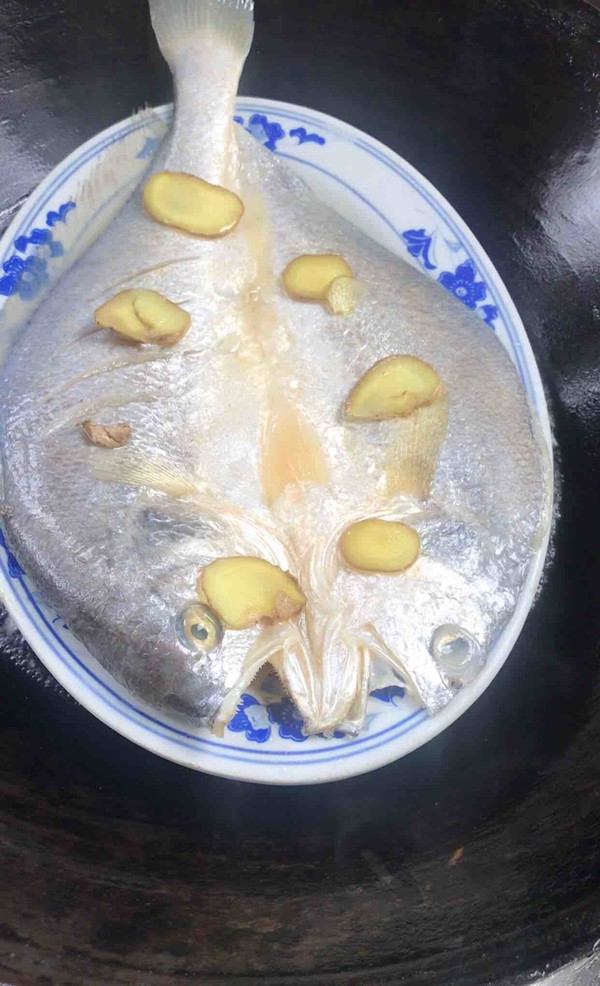 清蒸黃魚的做法-咸鮮味蒸菜譜-易網健康養生網 清蒸黃魚的做法-咸鮮味蒸菜譜