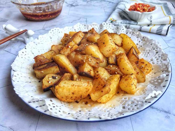 煎土豆的做法-香辣味煎菜譜-易網健康養生網 煎土豆的做法-香辣味煎菜譜