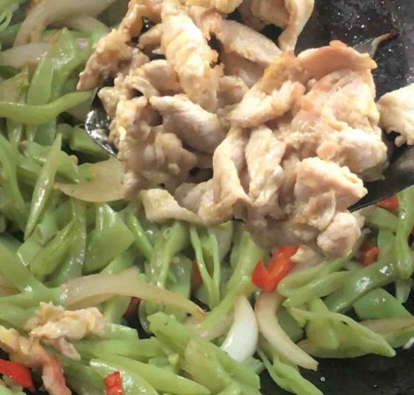 洋蔥扁豆炒肉的做法-家常味炒菜譜-易網健康養生網 洋蔥扁豆炒肉的做法-家常味炒菜譜