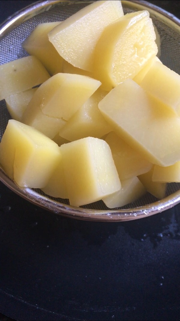 煎土豆的做法-香辣味煎菜譜-易網健康養生網 煎土豆的做法-香辣味煎菜譜