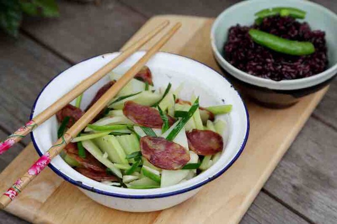 臘腸炒芥藍的做法-咸鮮味炒菜譜-易網健康養生網 臘腸炒芥藍的做法-咸鮮味炒菜譜