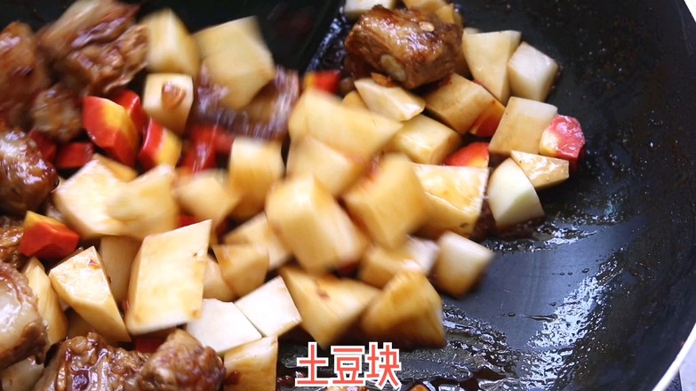 電飯煲排骨土豆飯的做法-咸鮮味煮菜譜