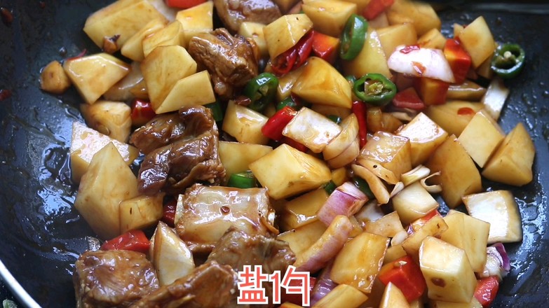 電飯煲排骨土豆飯的做法-咸鮮味煮菜譜