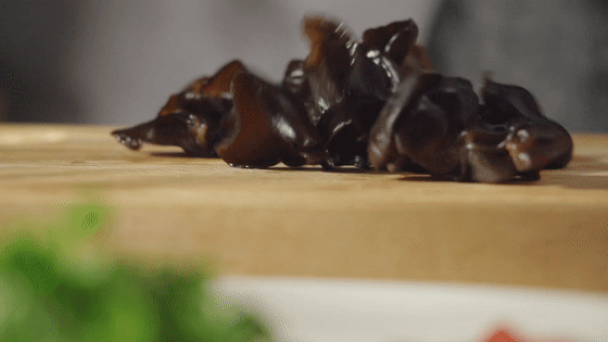 涼拌爽脆木耳【孔老師教做菜】的做法-家常味拌菜譜-易網(wǎng)健康養(yǎng)生網(wǎng) 涼拌爽脆木耳【孔老師教做菜】的做法-家常味拌菜譜