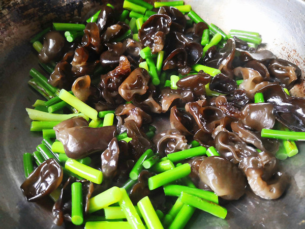 蒜苔炒假鮑魚的做法-咸鮮味炒菜譜