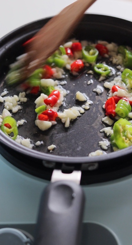 涼拌金針菇的做法-酸辣味拌菜譜-易網健康養生網 涼拌金針菇的做法-酸辣味拌菜譜