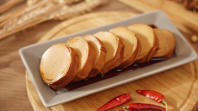 香鹵豆皮卷【孔老師教做菜】的做法-家常味煮菜譜-易網健康養生網 香鹵豆皮卷【孔老師教做菜】的做法-家常味煮菜譜