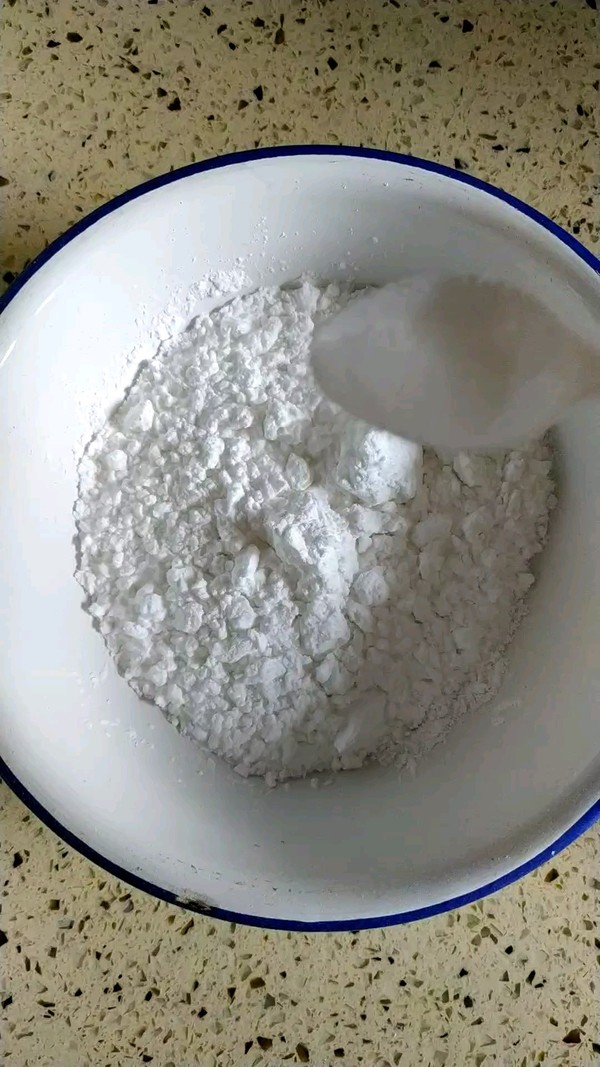 酸甜青瓜涼皮的做法-酸甜味拌菜譜-易網<a href=http://www.jsjjzhkt.cn/ target=_blank class=infotextkey>健康養生</a>網 酸甜青瓜涼皮的做法-酸甜味拌菜譜