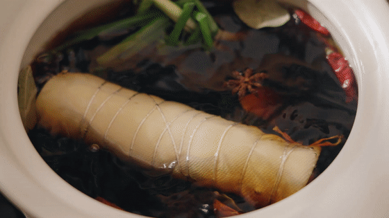 香鹵豆皮卷【孔老師教做菜】的做法-家常味煮菜譜-易網健康養生網 香鹵豆皮卷【孔老師教做菜】的做法-家常味煮菜譜