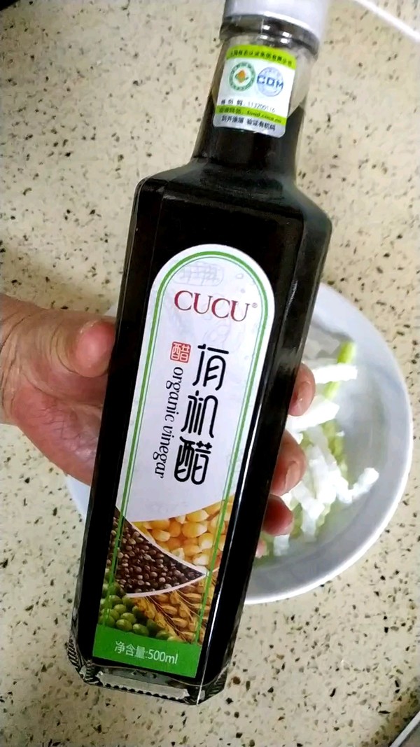 酸甜青瓜涼皮的做法-酸甜味拌菜譜-易網健康養生網 酸甜青瓜涼皮的做法-酸甜味拌菜譜