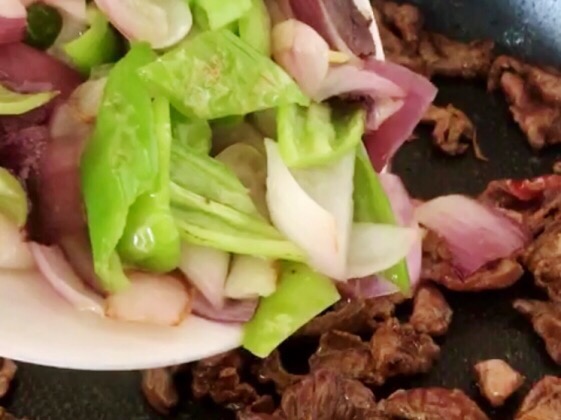 蔥爆牛肉的做法-咸鮮味炒菜譜