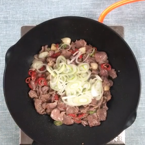 蔥爆羊腿子的做法-家常味炒菜譜-易網健康養生網 蔥爆羊腿子的做法-家常味炒菜譜