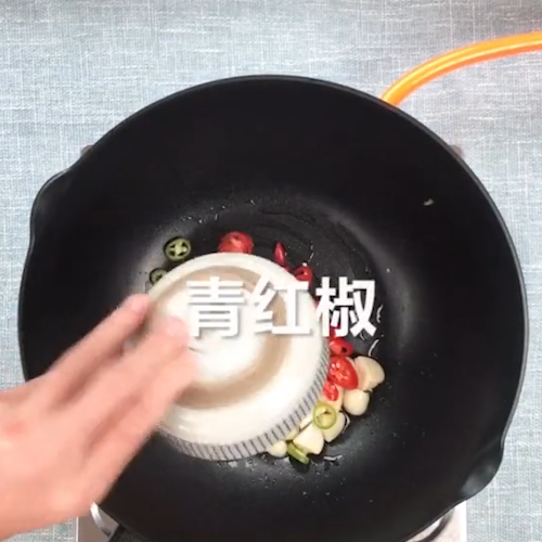 蔥爆羊腿子的做法-家常味炒菜譜-易網健康養生網 蔥爆羊腿子的做法-家常味炒菜譜