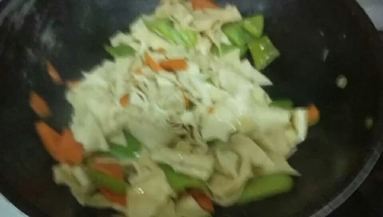 干豆腐炒尖椒的做法-家常味炒菜譜