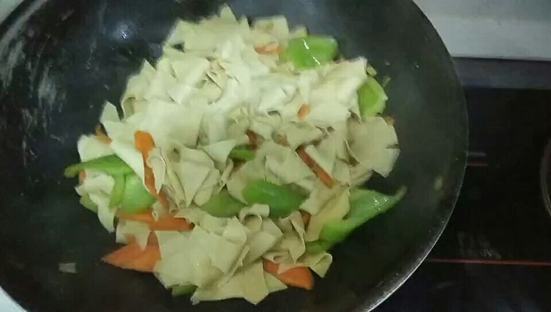 干豆腐炒尖椒的做法-家常味炒菜譜