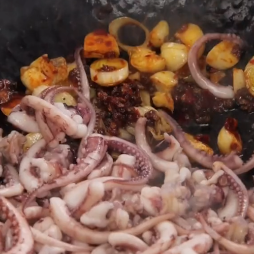 爆炒魷魚的做法-家常味炒菜譜