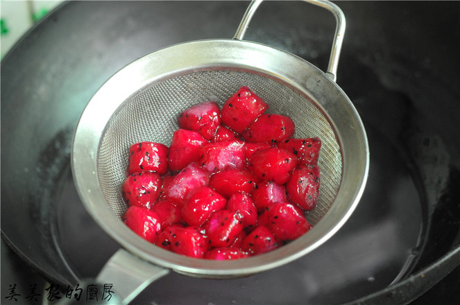 火龍果丸子拌黃瓜的做法-家常味拌菜譜-易網健康養生網 火龍果丸子拌黃瓜的做法-家常味拌菜譜