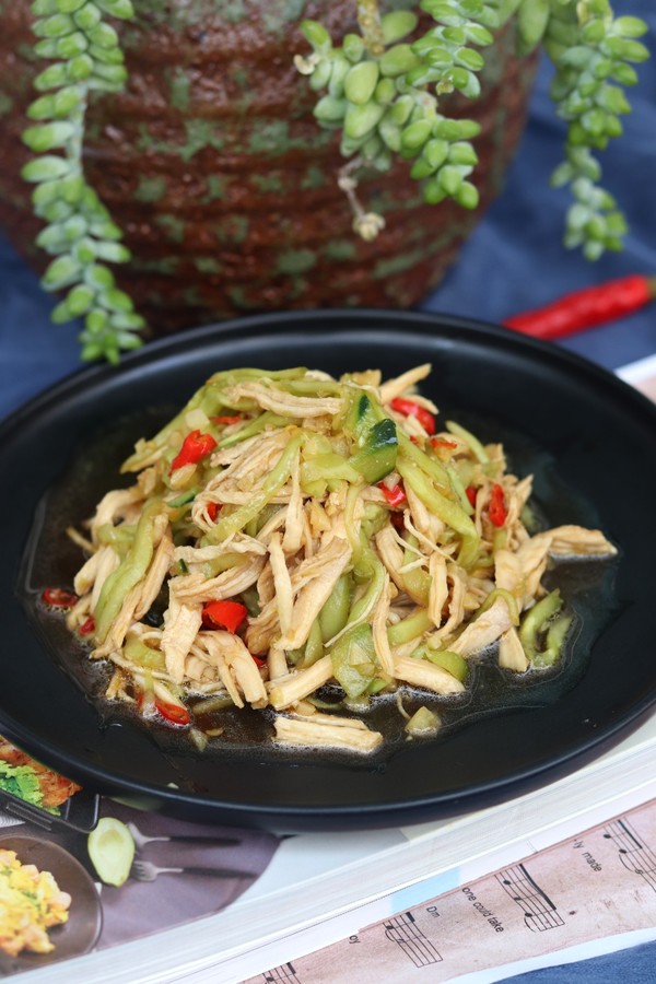 黃瓜拌雞絲的做法-酸辣味拌菜譜-易網(wǎng)健康養(yǎng)生網(wǎng) 黃瓜拌雞絲的做法-酸辣味拌菜譜