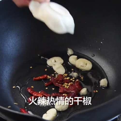 手撕包菜的做法-家常味炒菜譜