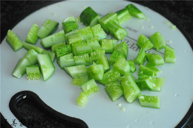 火龍果丸子拌黃瓜的做法-家常味拌菜譜-易網健康養生網 火龍果丸子拌黃瓜的做法-家常味拌菜譜