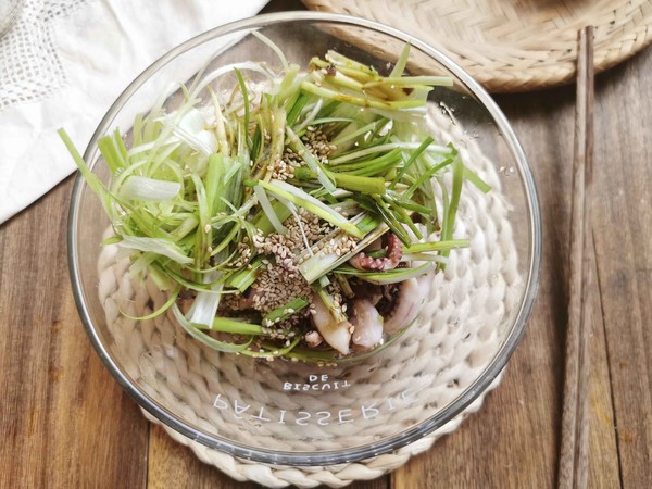 五分鐘撤離廚房的快手菜,好吃停不下來的——蔥絲涼拌八帶爪的做法-咸鮮味拌菜譜-易網(wǎng)健康養(yǎng)生網(wǎng) 五分鐘撤離廚房的快手菜,好吃停不下來的——蔥絲涼拌八帶爪的做法-咸鮮味拌菜譜