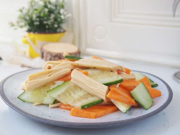 涼拌彩蔬腐竹的做法-家常味拌菜譜-易網健康養生網 涼拌彩蔬腐竹的做法-家常味拌菜譜