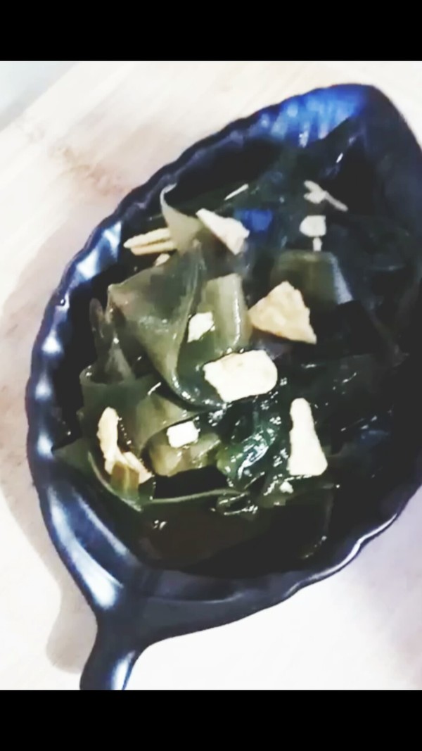 爽口涼拌裙帶菜的做法-家常味拌菜譜-易網健康養生網 爽口涼拌裙帶菜的做法-家常味拌菜譜