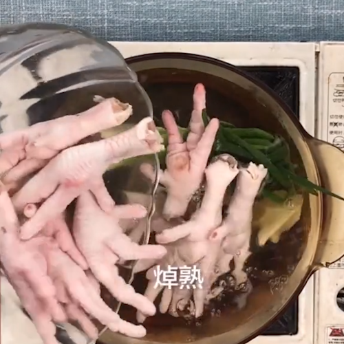 蜜制鳳爪的做法-家常味炒菜譜-易網<a href=http://www.jsjjzhkt.cn/ target=_blank class=infotextkey>健康養生</a>網 蜜制鳳爪的做法-家常味炒菜譜