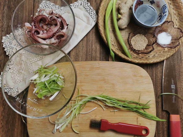 五分鐘撤離廚房的快手菜,好吃停不下來的——蔥絲涼拌八帶爪的做法-咸鮮味拌菜譜-易網(wǎng)健康養(yǎng)生網(wǎng) 五分鐘撤離廚房的快手菜,好吃停不下來的——蔥絲涼拌八帶爪的做法-咸鮮味拌菜譜