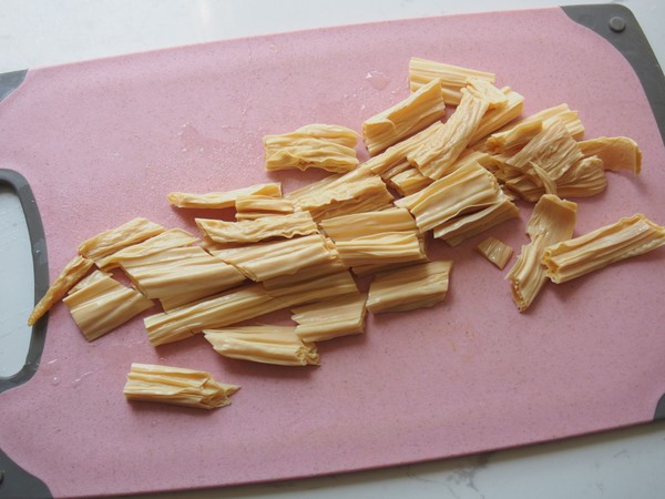 涼拌彩蔬腐竹的做法-家常味拌菜譜-易網<a href=http://www.jsjjzhkt.cn/ target=_blank class=infotextkey>健康養生</a>網 涼拌彩蔬腐竹的做法-家常味拌菜譜