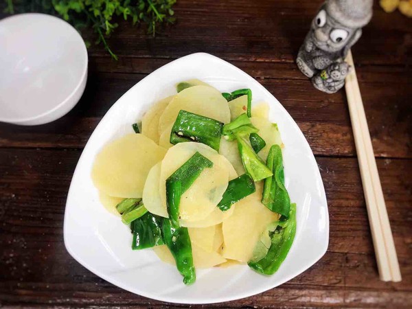 土豆這樣做簡單又美味的做法-家常味炒菜譜-易網健康養生網 土豆這樣做簡單又美味的做法-家常味炒菜譜