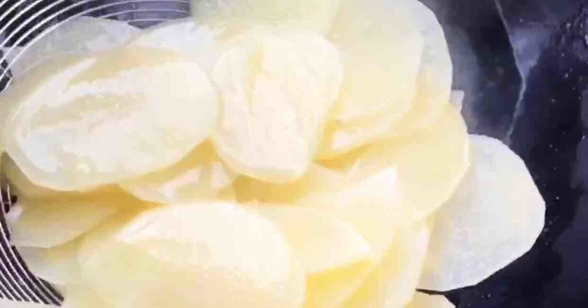 土豆這樣做簡單又美味的做法-家常味炒菜譜-易網健康養生網 土豆這樣做簡單又美味的做法-家常味炒菜譜