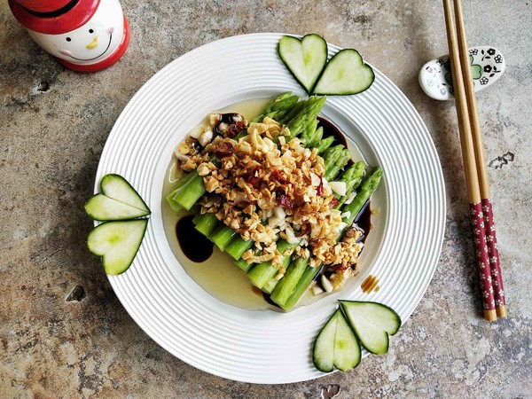 蒜香油淋蘆筍的做法-酸辣味拌菜譜-易網健康養生網 蒜香油淋蘆筍的做法-酸辣味拌菜譜