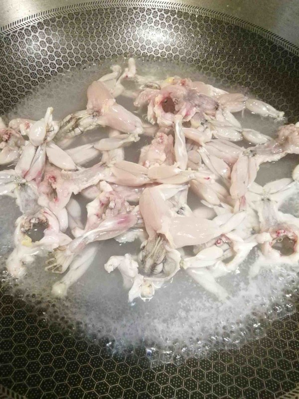 田雞燒毛豆的做法-家常味燒菜譜-易網健康養生網 田雞燒毛豆的做法-家常味燒菜譜