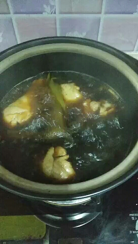 鹵雞腿的做法-香辣味鹵菜譜-易網健康養生網 鹵雞腿的做法-香辣味鹵菜譜