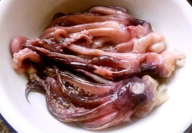 金江小姑娘土豆爆魷魚的做法-麻辣味烤菜譜-易網(wǎng)健康養(yǎng)生網(wǎng) 金江小姑娘土豆爆魷魚的做法-麻辣味烤菜譜