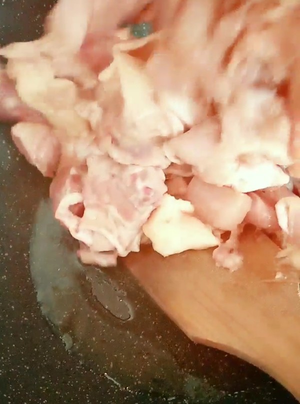 《荷葉糯米雞》的做法-咸鮮味蒸菜譜-易網健康養生網 《荷葉糯米雞》的做法-咸鮮味蒸菜譜