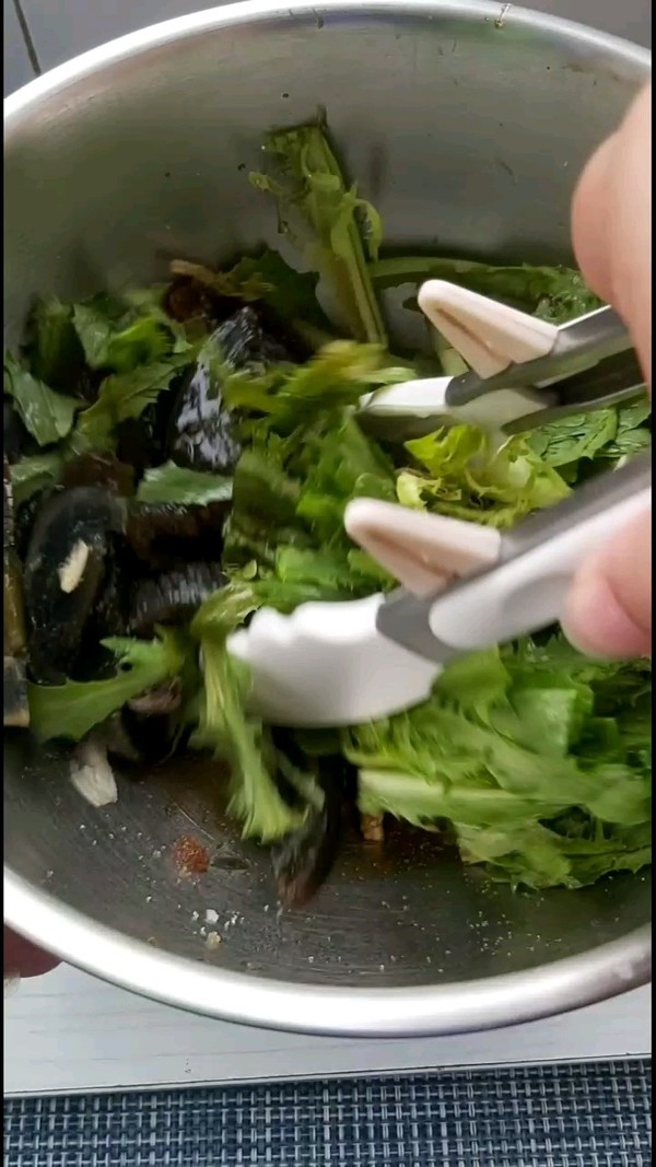 苦菊皮蛋的做法-酸甜味拌菜譜