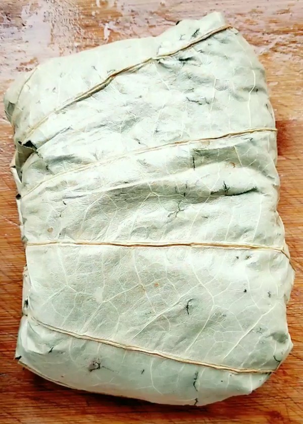 《荷葉糯米雞》的做法-咸鮮味蒸菜譜-易網健康養生網 《荷葉糯米雞》的做法-咸鮮味蒸菜譜