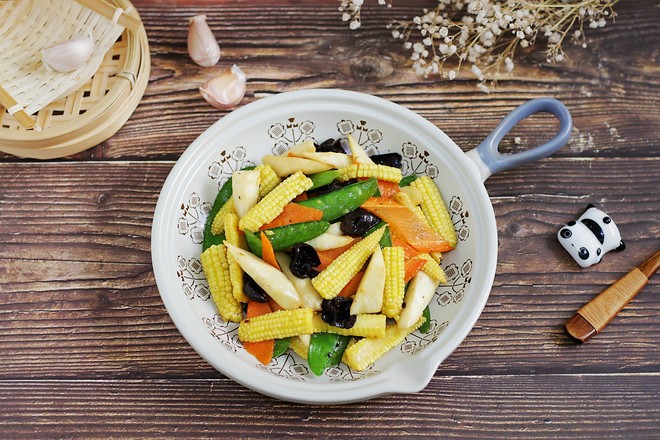 玉米筍炒時蔬的做法-家常味炒菜譜-易網健康養生網 玉米筍炒時蔬的做法-家常味炒菜譜