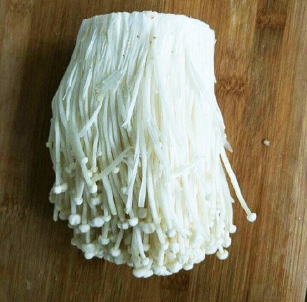 紅油金針菇的做法-家常味拌菜譜-易網<a href=http://www.jsjjzhkt.cn/ target=_blank class=infotextkey>健康養生</a>網 紅油金針菇的做法-家常味拌菜譜