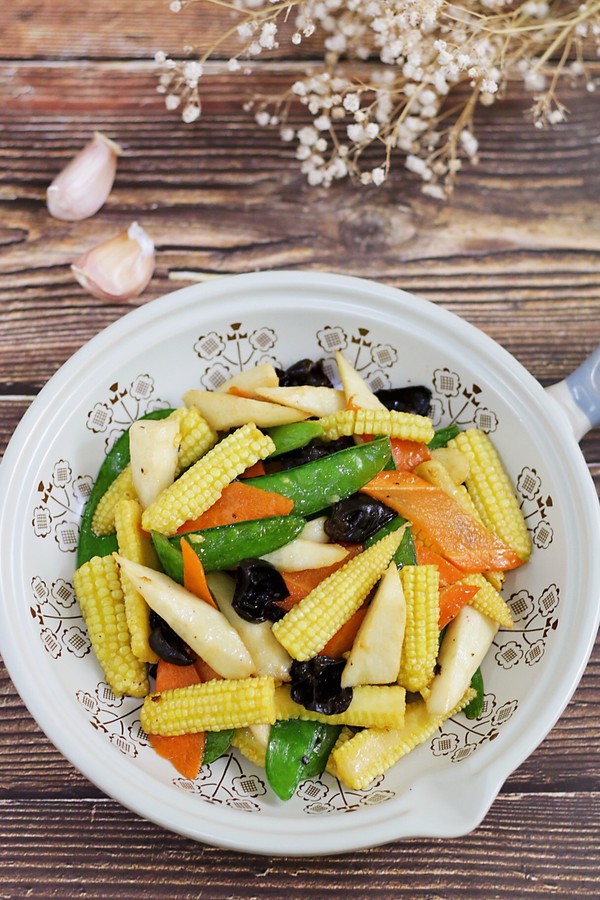 玉米筍炒時蔬的做法-家常味炒菜譜-易網健康養生網 玉米筍炒時蔬的做法-家常味炒菜譜