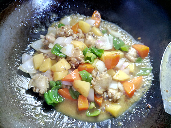 咖喱雞翅的做法-咖喱味燒菜譜