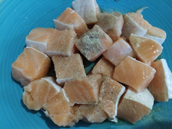 糖醋三文魚丁的做法-酸甜味炒菜譜-易網(wǎng)<a href=http://www.jsjjzhkt.cn/ target=_blank class=infotextkey>健康養(yǎng)生</a>網(wǎng) 糖醋三文魚丁的做法-酸甜味炒菜譜