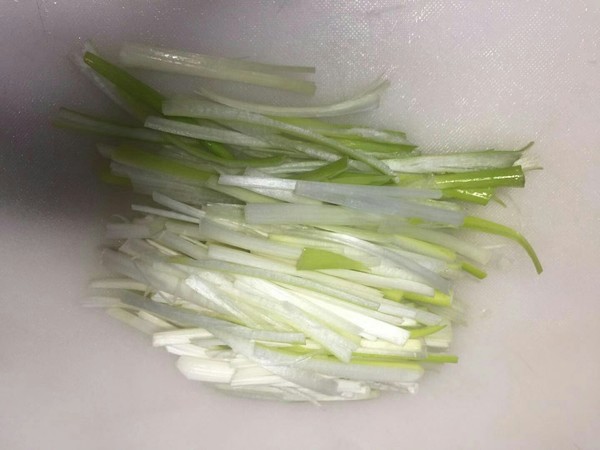 蝦皮老虎菜的做法-咸鮮味拌菜譜-易網健康養生網 蝦皮老虎菜的做法-咸鮮味拌菜譜