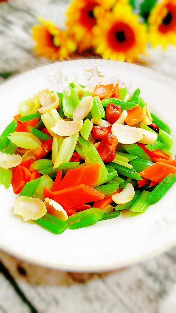 香芹百合的做法-家常味炒菜譜-易網(wǎng)健康養(yǎng)生網(wǎng) 香芹百合的做法-家常味炒菜譜