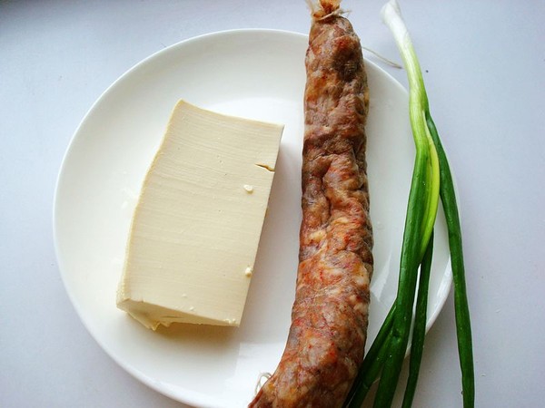 臘腸蒸豆腐的做法-咸鮮味蒸菜譜-易網<a href=http://www.jsjjzhkt.cn/ target=_blank class=infotextkey>健康養生</a>網 臘腸蒸豆腐的做法-咸鮮味蒸菜譜