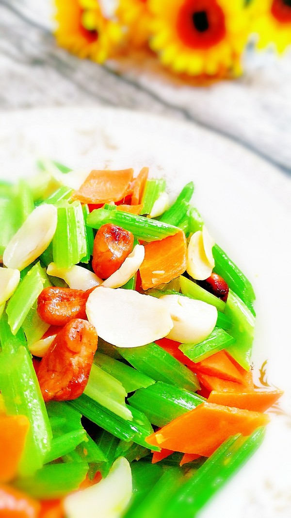 香芹百合的做法-家常味炒菜譜-易網(wǎng)健康養(yǎng)生網(wǎng) 香芹百合的做法-家常味炒菜譜